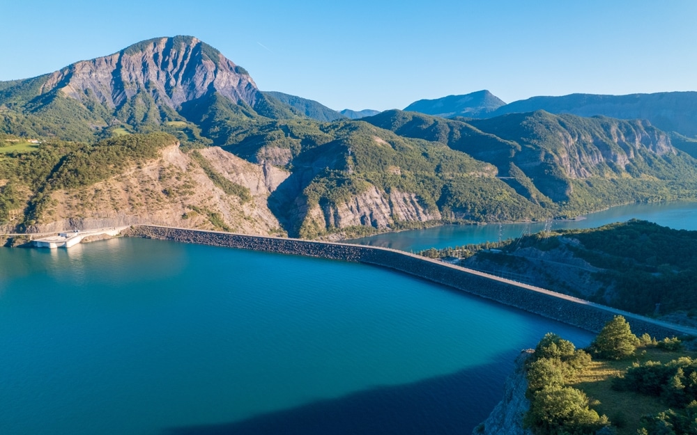 u najveća umjetna jezera u Europi ubraja se i jezero Serre-Ponçon